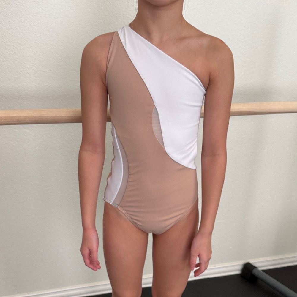 FIVE DANCEWEAR-East Coast Leo!